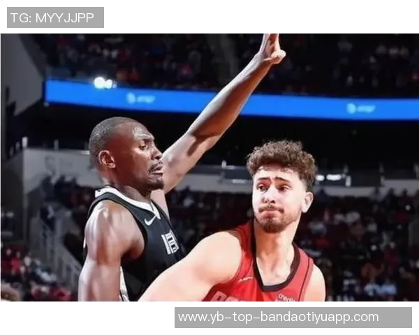 火箭队训练氛围愉快亚当斯谢泼德申京欢声笑语共度时光