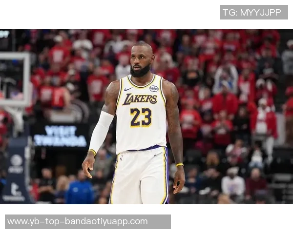 詹姆斯回忆童年训练经历强调团队战术转变的重要性